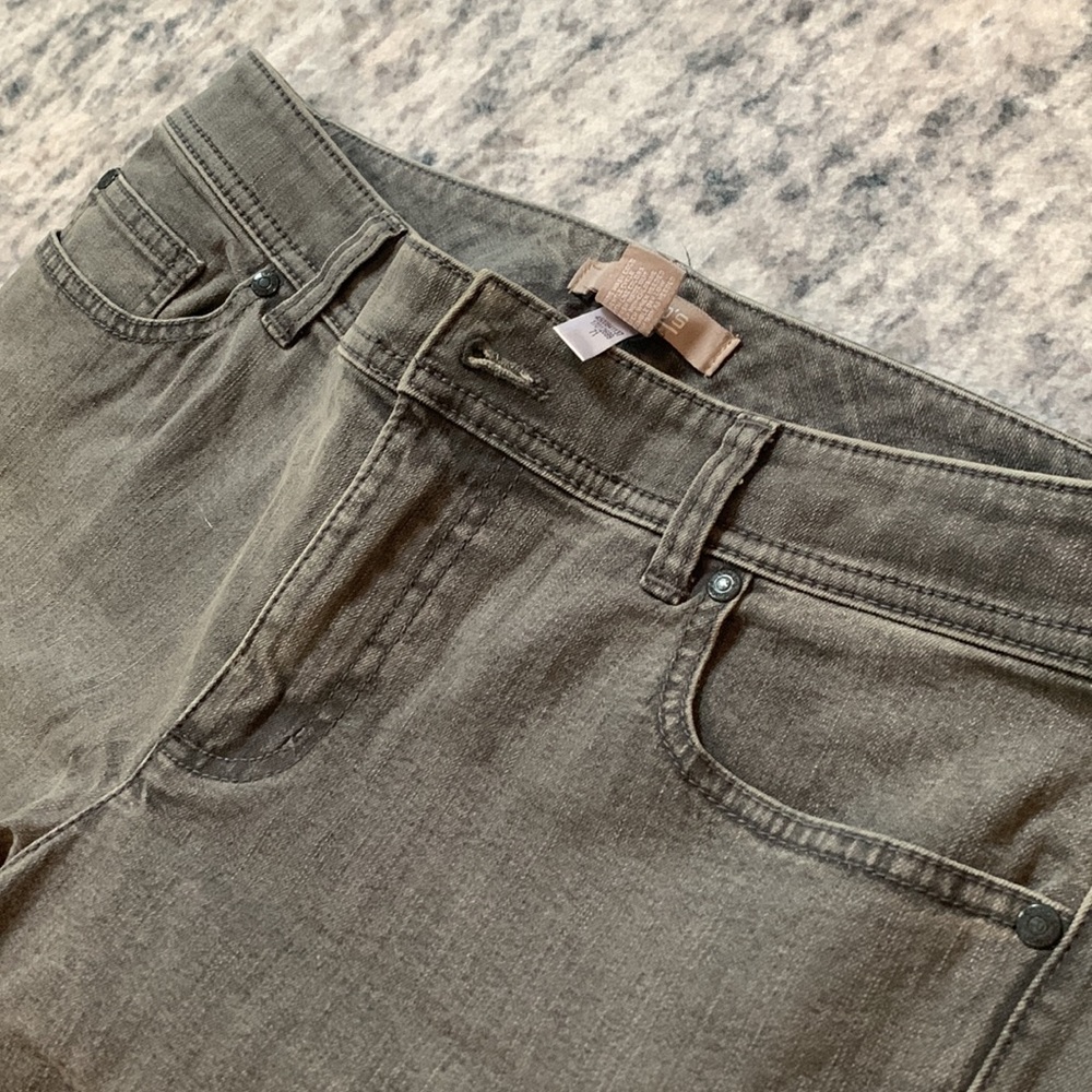 Chicos .5 equivalent to a size 6 grey jeans - Picture 3 of 5